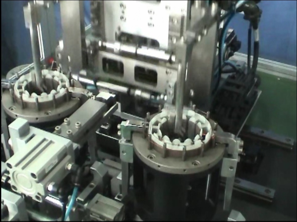 內繞式無刷馬達定子繞線機