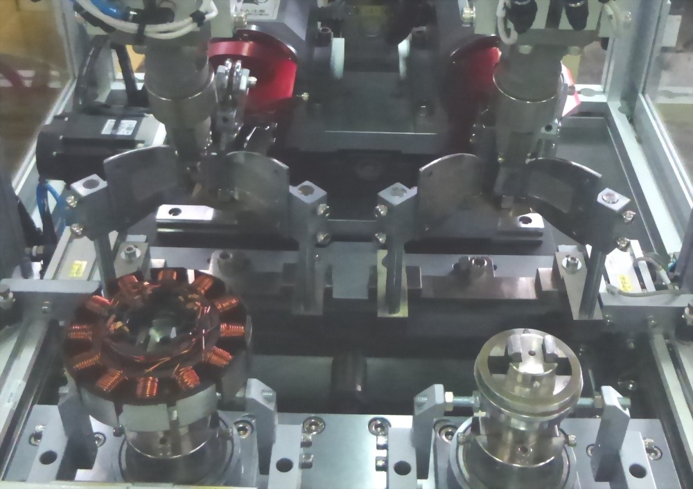 外繞式無刷馬達定子繞線機