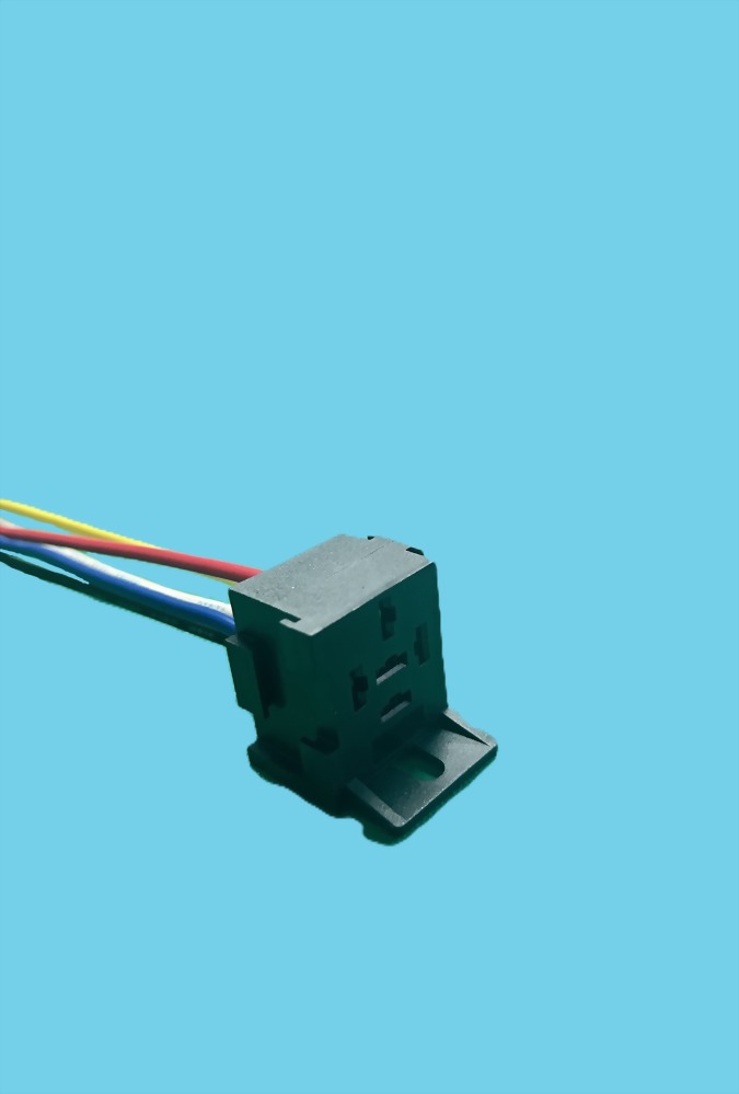 車用繼電器座 C201