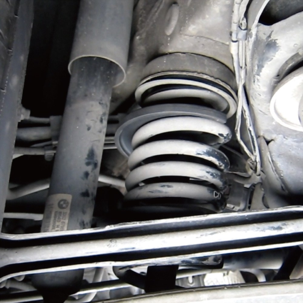 Removing and installing spring, multi-link suspension