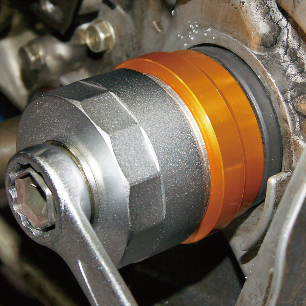 Allows the crank seal to be replaced without dismantling the crank case