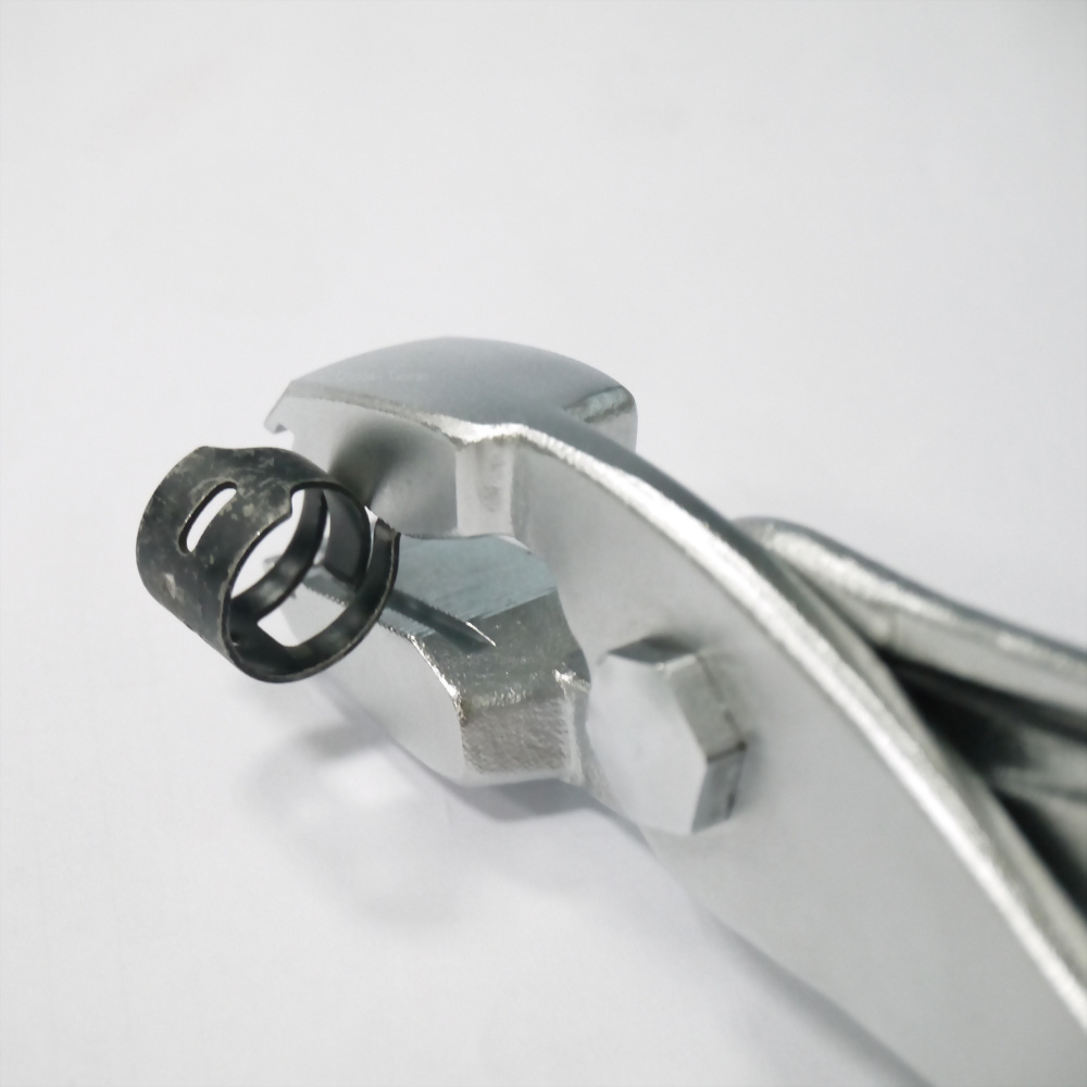 Cross-shaped jaws enhance its ability to grip clamps Cross-shaped jaws enhance its ability to grip clamps
