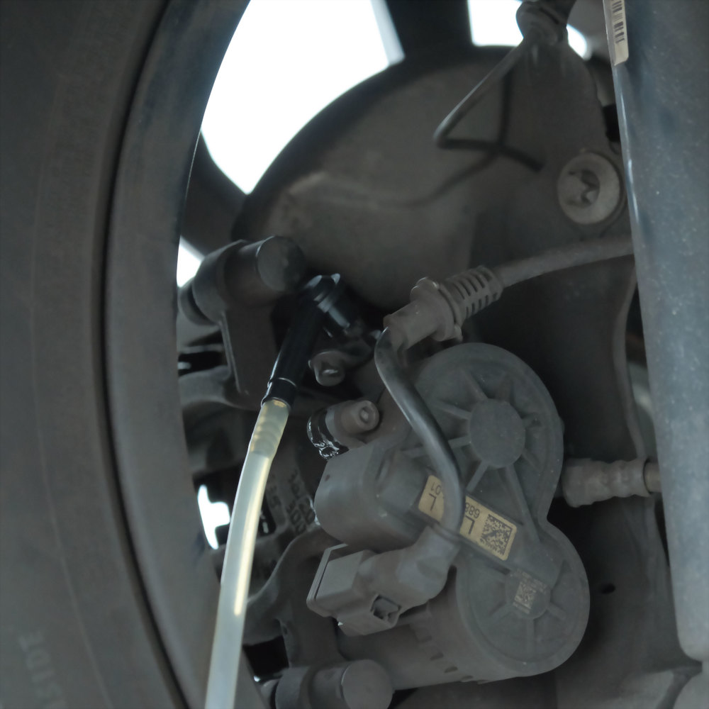pressure and vacuum brake bleeding tool