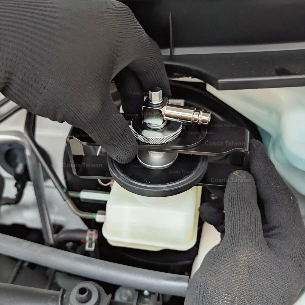Universal Brake Pressure Bleeder Adapter with Adjustable Arms Universal Brake Pressure Bleeder Adapter with Adjustable Arms