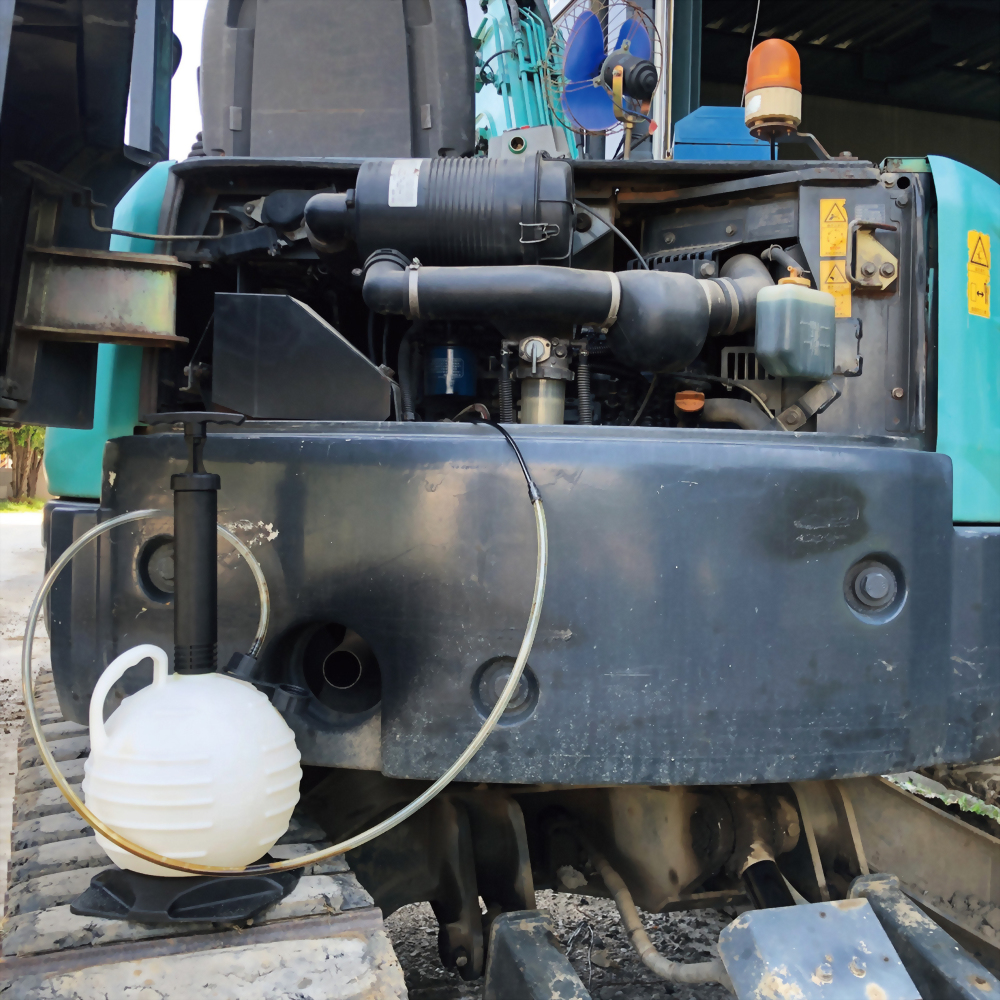 Hydraulic excavator oil extraction extractor oil pump