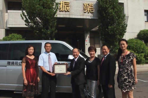 彰化振榮油機捐贈福祉車 家寶基金會接送造福弱勢