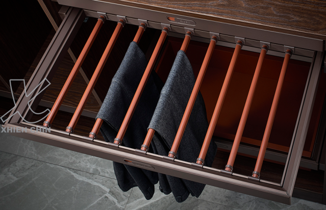 Cushioned trouser rack