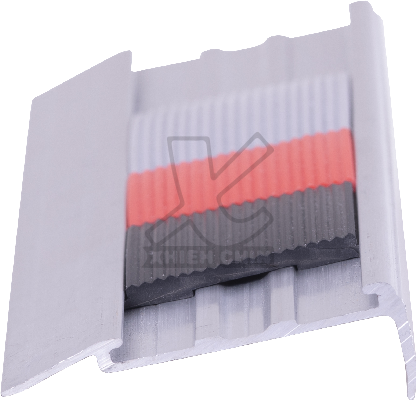 階段滑り止めシート アルミ製フレーム、プラスチック製滑り止め