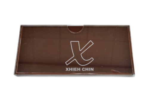 Horizontal acrylic nameplate with removable slot