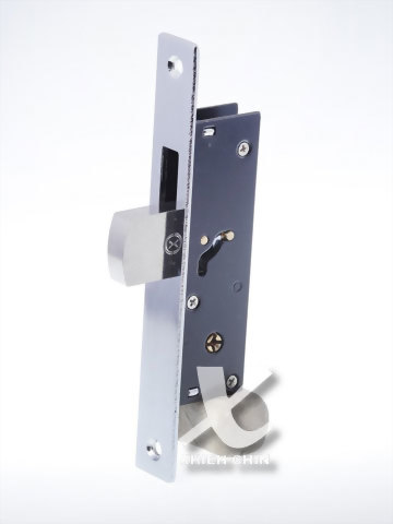 Flat lock for aluminum door