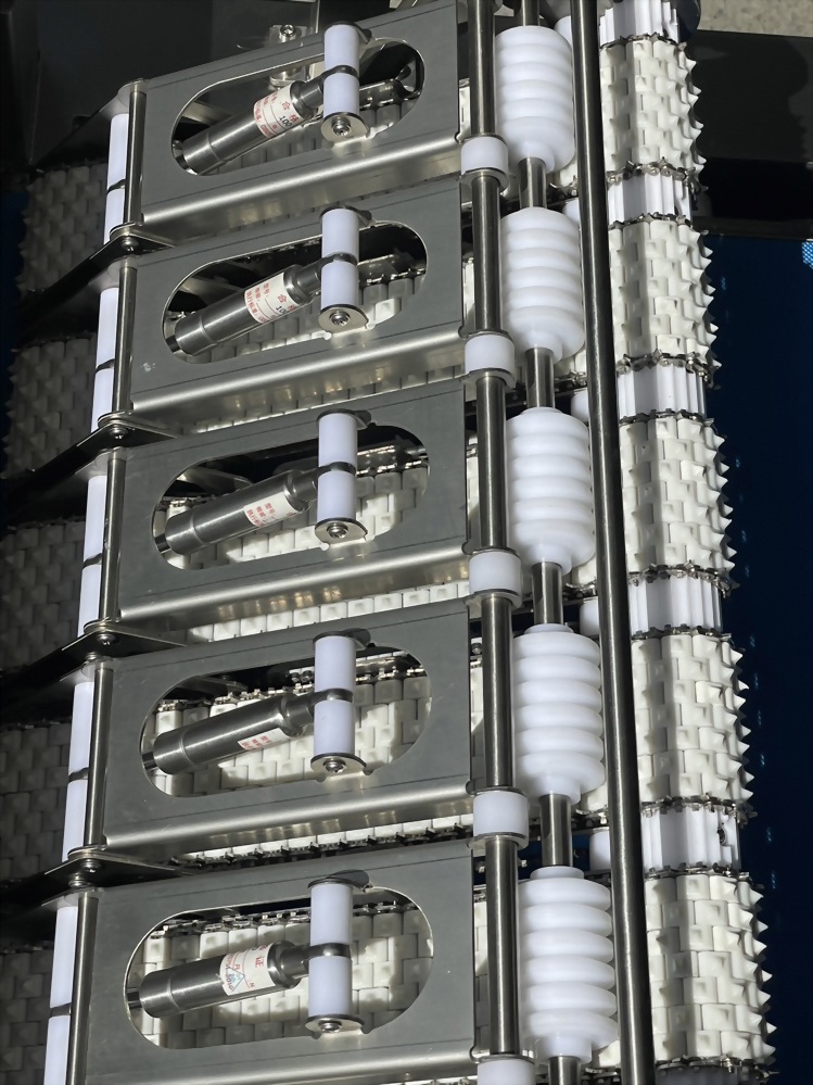 冷凍帶骨切丁機