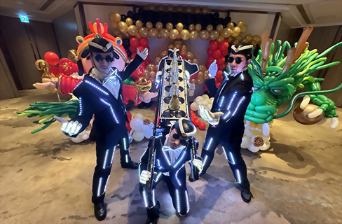 How to enhance the atmosphere of Wei Ya performances ?