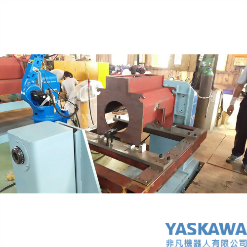 MA1900 機器人大型工件翻轉配外部軸焊接