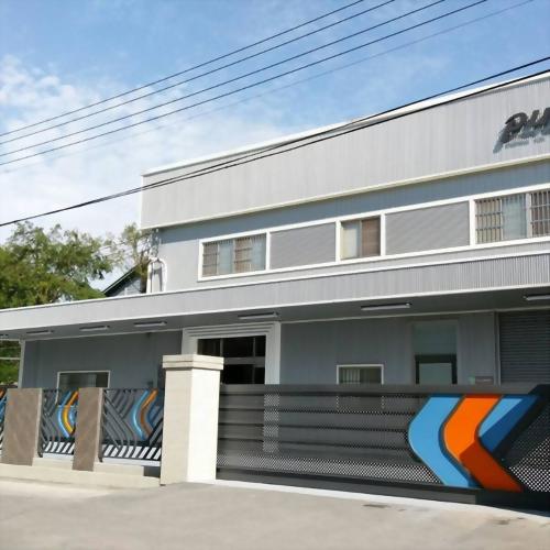 沖孔板造型電動大門