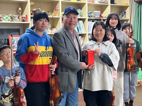 何山田 董事長暨會長 捐贈禮金 贊助 嘉義縣中埔鄉 中埔鄉水仔尾私人育幼院 何山田 董事長暨會長 捐贈禮金 贊助 嘉義縣中埔鄉 中埔鄉水仔尾私人育幼院