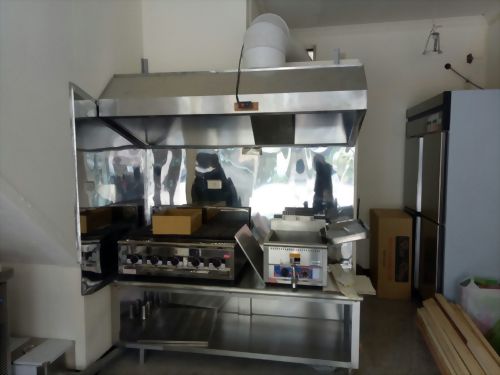 開山路，訂製煙罩+牆壁白鐵壁板安裝