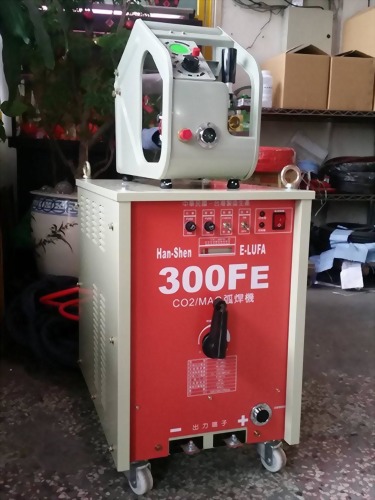 CO2 MAG 碳刷式焊接機